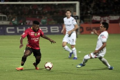 Jonathan González militó en equipos nacionales como Deportivo Cuenca, entre otros.