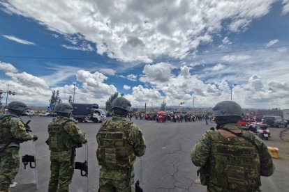 Militares dispersaron las protestas de este lunes 22 de septiembre en Latacunga.