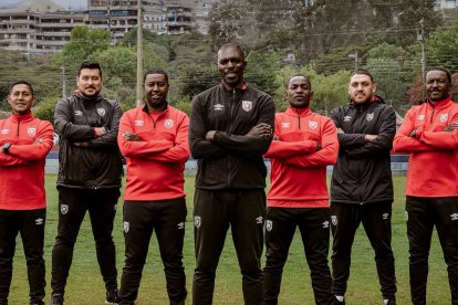 Giovanny Espinoza (c) junto a Édison Méndez (i) y Néicer Reasco (d) estarán en el banquillo de Leones del Norte.