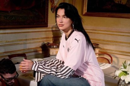 Dua Lipa fue la imagen de la nueva camiseta del Palermo de Italia.