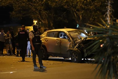 Así quedó el auto del funcionario atacado.