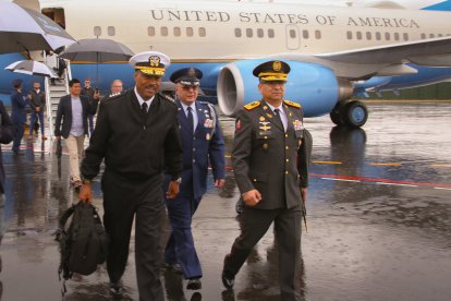 El almirante Alvin Holsey, jefe del Comando Sur de los EE. UU., visitó Ecuador para reunirse con altos mandos y reforzar la cooperación en defensa.