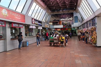 Por cuenta de los bloqueos y marchas del paro nacional hay poca afluencia de pasajeros en el terminal de Loja.