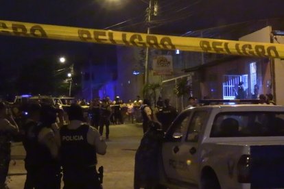 Una familia fue atacada a tiros en la ciudadela 20 de mayo. El ataque fue en el domicilio donde descansaban.

AG-EXTERNOS