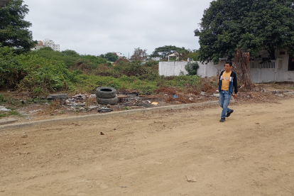 En Playas, solares esperan por legalización.