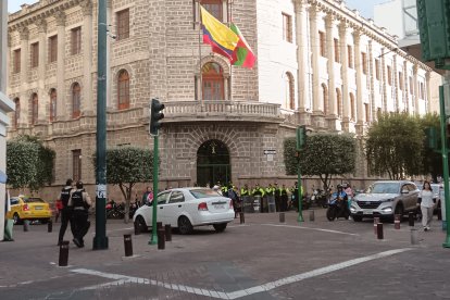 TUNGURAHUA. POLICIAS Y MILITARES DAN SEGURIDAD EN SITIOS ESTRATEGICOS EN TUNGURAHUA, ANTE POSIBLE LEVANTAMIENTO DEL MOVIMIENTO INDIGENA.
AG-EXTERNO