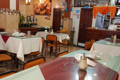 La presencia de personas en los restaurantes ha disminuido por el vallado del Centro Histórico.