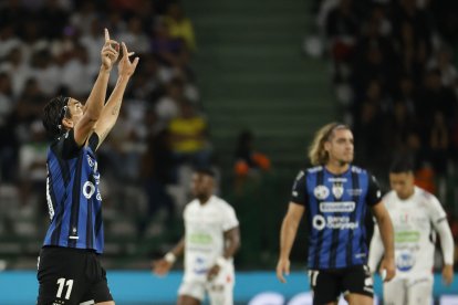 Michael Hoyos  de Independiente festeja su gol ante Once Caldas.