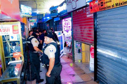 En este local del Centro Comercial Municipal Buenaventura Moreno fue asesinado el vendedor de teléfonos celulares