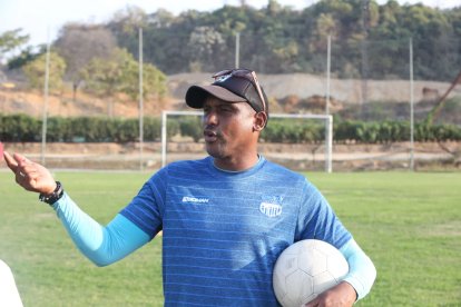 Wilson Carabalí, exjugador de Emelec y ahora entrenador de fútbol.