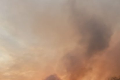 El incendio se podía ver desde varios puntos de la ciudad.