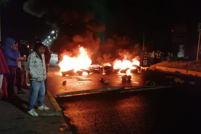 Cierres viales esporádicos se registran en varios cantones de la provincia.