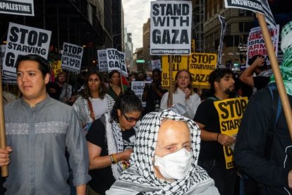 Cientos de manifestantes se concentraron en el centro de Nueva York para protestar contra la visita de Netanyahu.