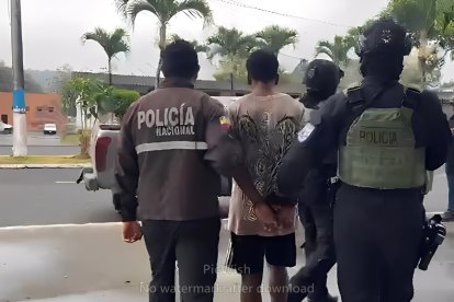 El detenido es trasladado al Centro de Privación de Libertad de Esmeraldas tras recibir prisión preventiva.