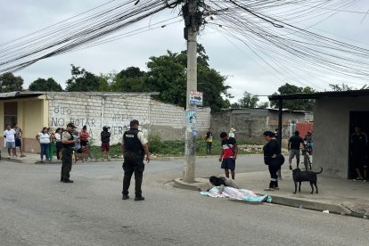 Su hija que le ayudaba en la venta de chuzos asados presenció el ataque armado