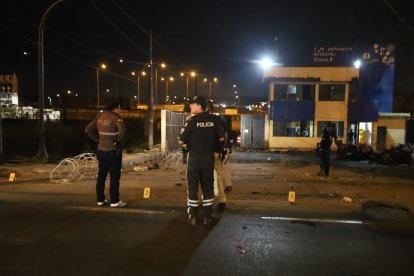 Luego del hecho, policías acudieron al sitio para levantar indicios.