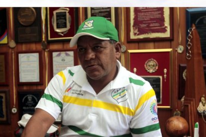 Perlaza es un entrenador progesional dedicado a la juventud.