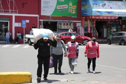 Los comerciantes hacen mayores esfuerzos para traer las cargas a Quito.