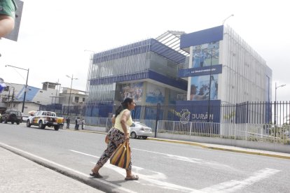 Habitantes de Durán expresan su frustración ante la suspensión de servicios municipales, en medio de una creciente ola de violencia.