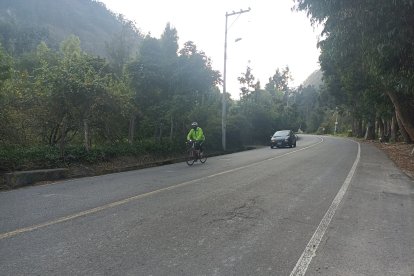 Al ingreso de la vía a Aguaján es desolada, con poca presencia de viviendas.