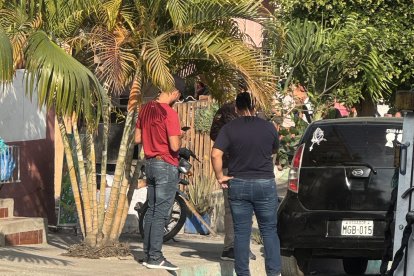 El portal de una vivienda se convirtió en la escena del triple crimen que sacudió a Manta