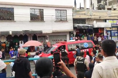 Tanto en el interior como en los exteriores del centro comercial se vivieron momentos dramáticos por el hecho