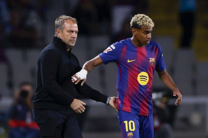 El DT Hansi Flick tiene a Lamine Yamal como pieza clave.