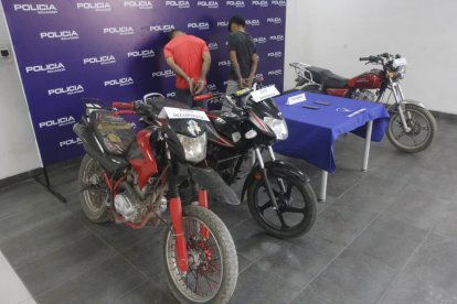 Agentes policiales liberaron a dos personas, incluyendo un menor, que estaban retenidas ilegalmente en Monte Sinaí, Guayaquil.