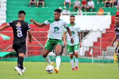 Liga de Portoviejo busca imponer su localía en el estadio Reales Tamarindos.
