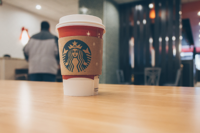 Starbucks, empresa reconocida en el mundo del café.