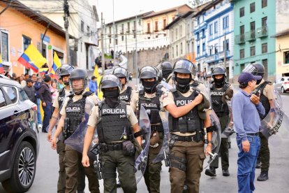 Policías en el centro de Quito.