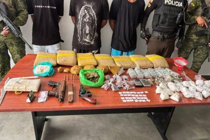 Los detenidos y las evidencias fueron presentados por las Fuerzas Armadas