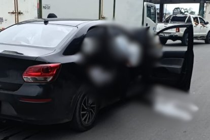 Así quedó el vehículo en el que viajaban las víctimas.