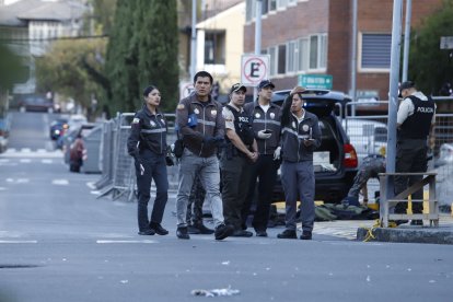 Los policías demoraron cerca de dos horas en el procedimiento.