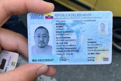 La cédula con la que se movilizaba Rolando Gómez Quinde.