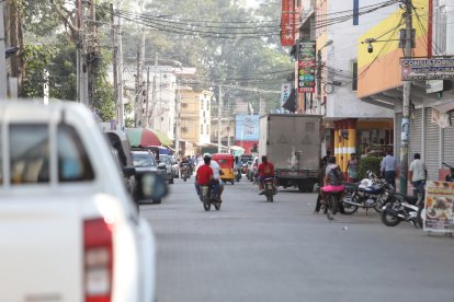 La mayor  parte del movimiento comercial confluye en un solo sector. La zona está dedicada al cultivo de banano y cacao y producción de camarones.