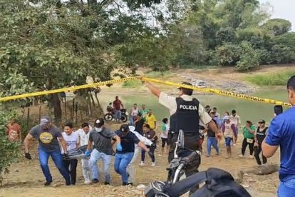 El cadáver emergió con sus extremidades atadas.