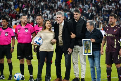 Bauza durante el homenaje en la Noche Blanca de 2025.