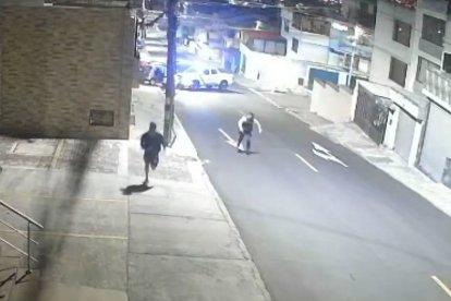 Uno de los sospechosos detenidos por la desaparición involuntaria se dio bala con un policía.