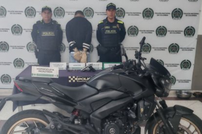 La Policía Metropolitana de Medellín aseguró la motocicleta y el arma de fuego utilizadas en el ataque contra Artur Tucci.