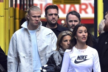Erling Haaland y su novia Isabel Haugseng.