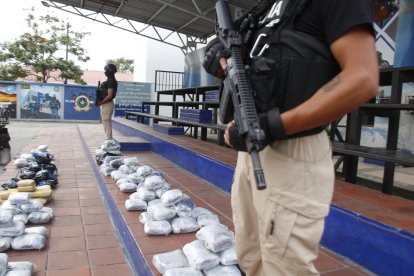 En el allanamiento se encontraron paquetes con sustancias.