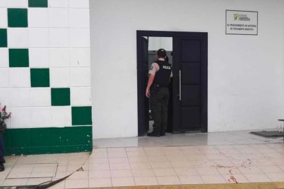 Se esperaba que se realizaran los exámenes forenses a la mujer baleada.