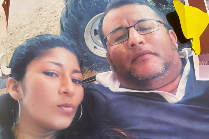 Dos de las personas que fueron sacadas de su hogar en Chamanga.