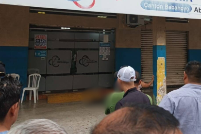 La policía ejecutó una persecución que permitió la captura de tres sospechosos.