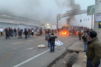 En Chimborazo, la protesta a favor de la Conaie ha provocado enfrentamientos con quienes desean laborar.