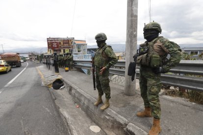 El ataque o resistencia contra la fuerza pública tiene su sanción en el Código Orgánico Integral Penal (COIP).