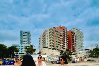 Poca concurrencia en los balnearios de Manta.