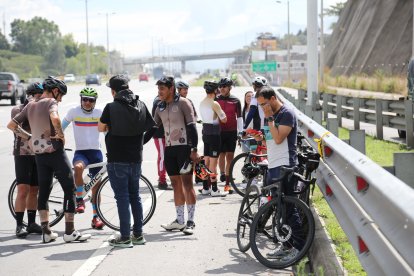 Amigos de la víctima estaban consternados  por el suceso.
