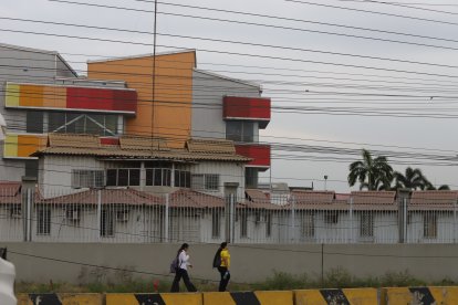 El centro comercial está ubicado en la parroquia La Aurora.